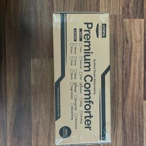 Quilted down alternative premium comforter